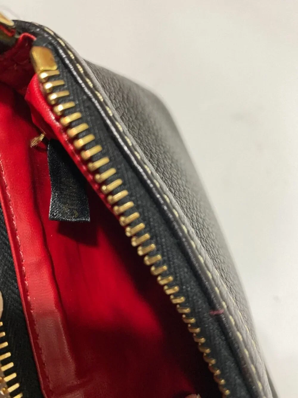 VINTAGE DOONEY & BOURKE Black Pebbled Leather Wristlet Duck Logo Red Lining